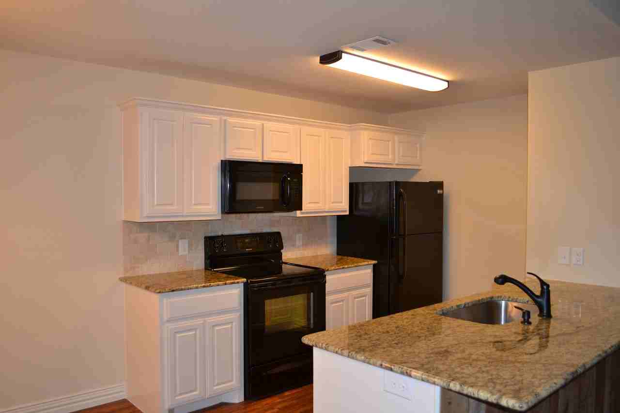 508 W Hull St - Photo 5 of 11