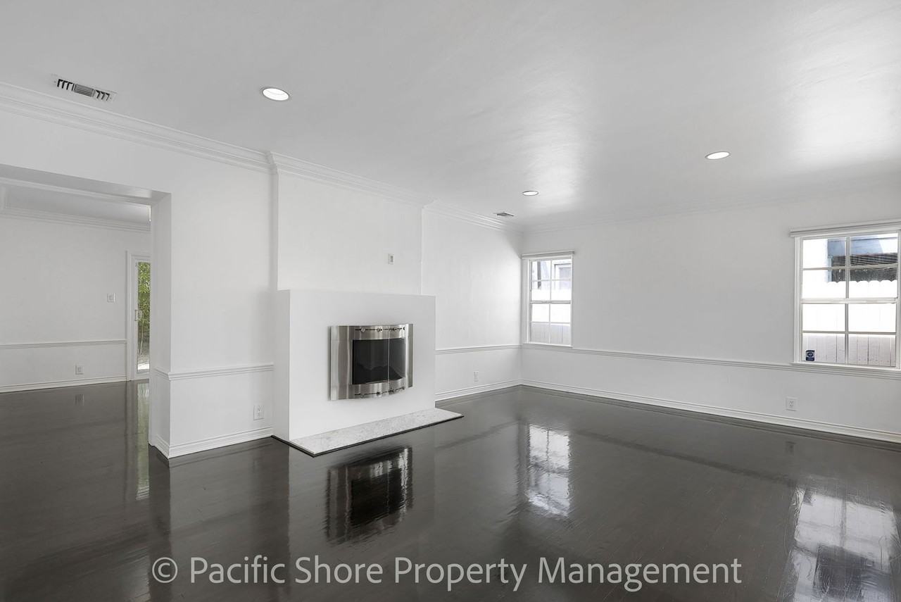 1521 S Curson Ave - Photo 3 of 16