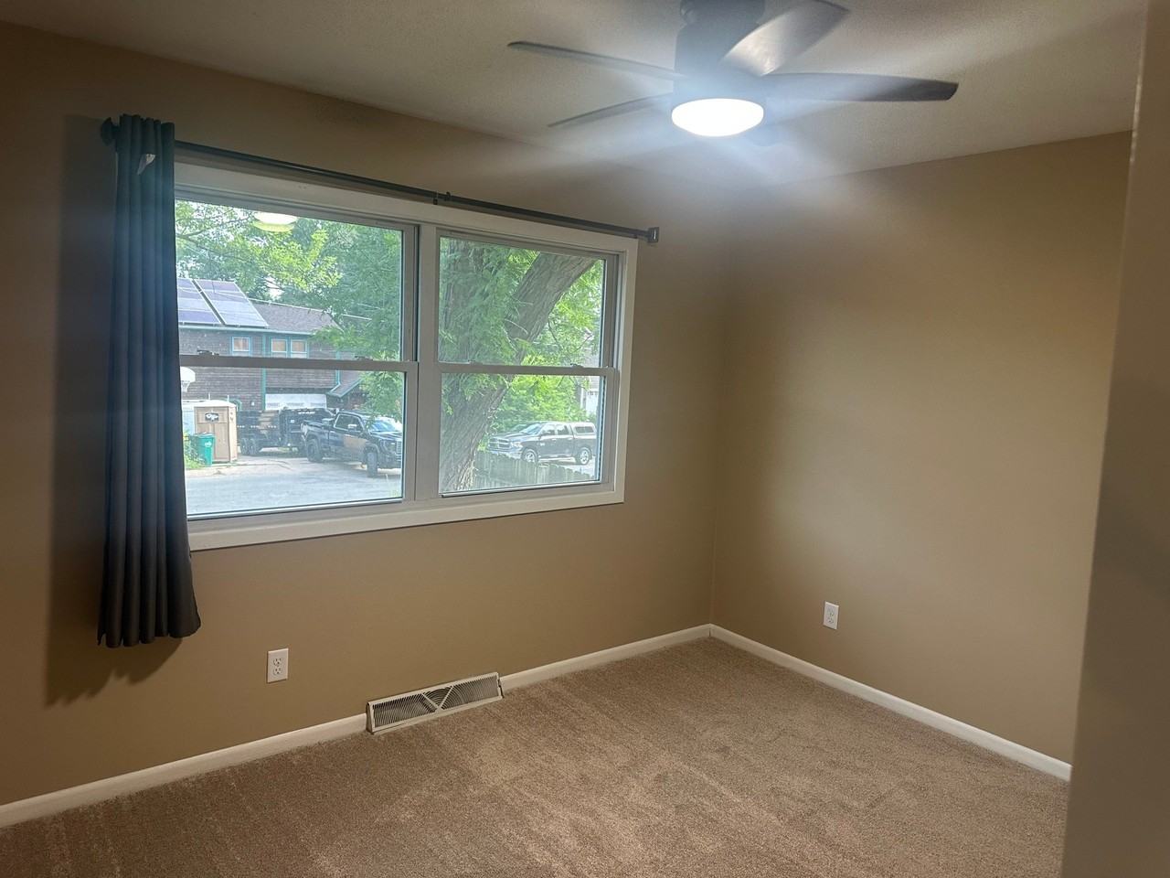 5945 Sunset Rd - Photo 2 of 7