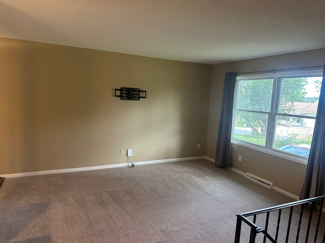 5945 Sunset Rd - Photo 4 of 7