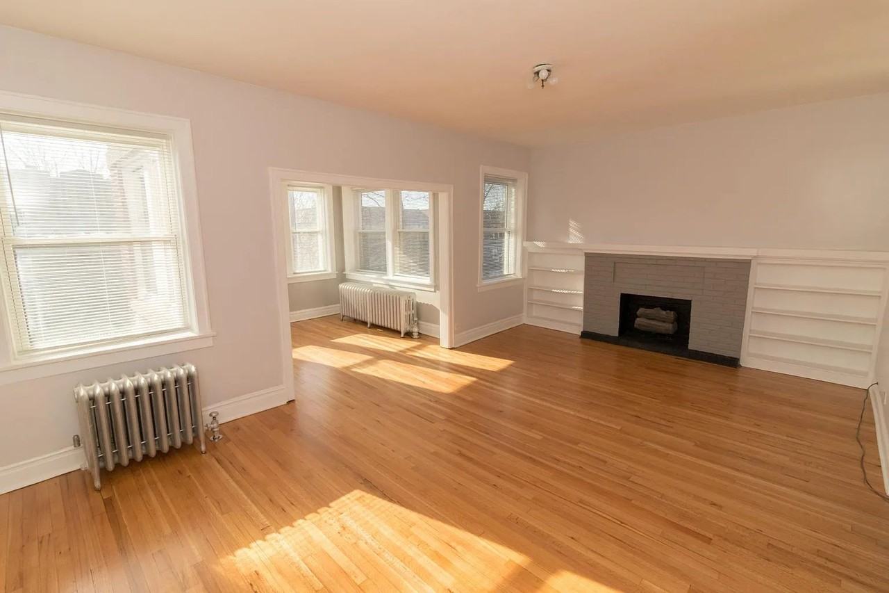4709 N Washtenaw Ave #3 - Photo 3 of 20