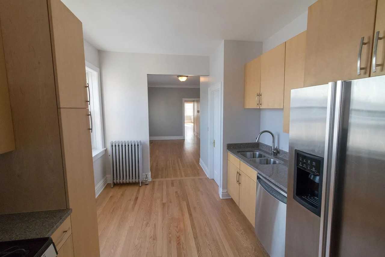 4709 N Washtenaw Ave #3 - Photo 5 of 20