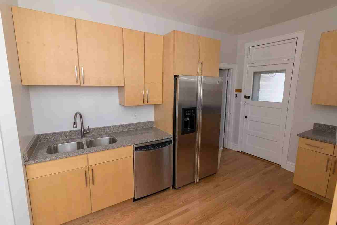4709 N Washtenaw Ave #3 - Photo 7 of 20