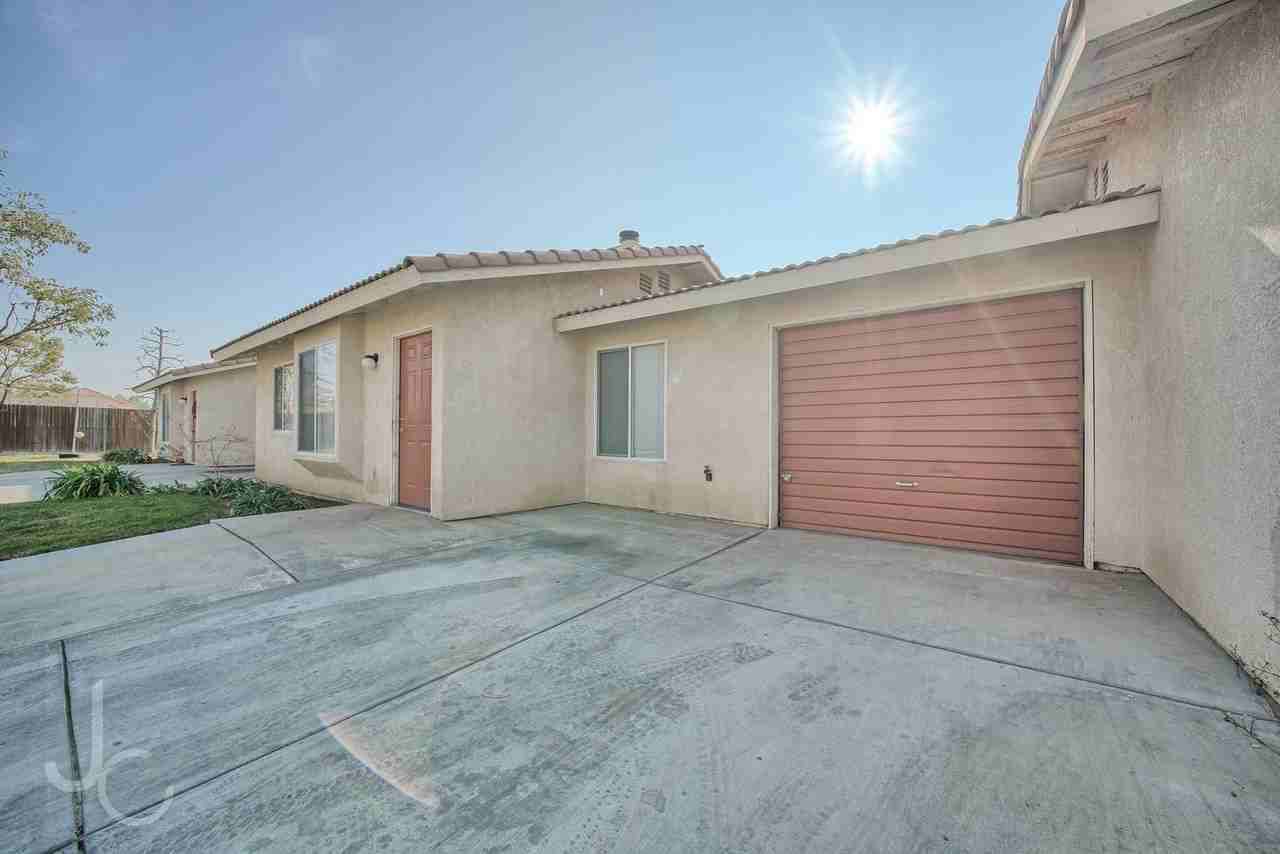 1206 Reddick Ln - Photo 2 of 10