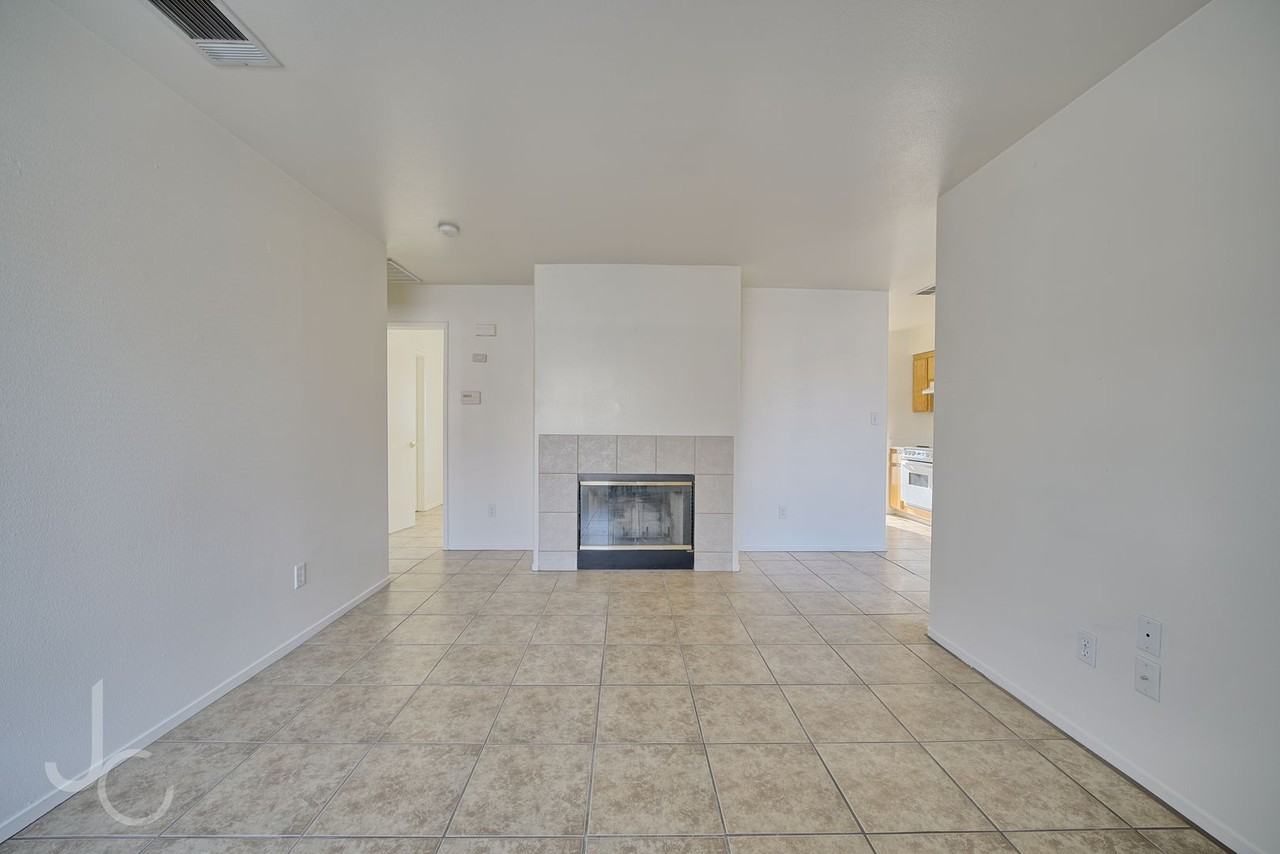 1206 Reddick Ln - Photo 3 of 10