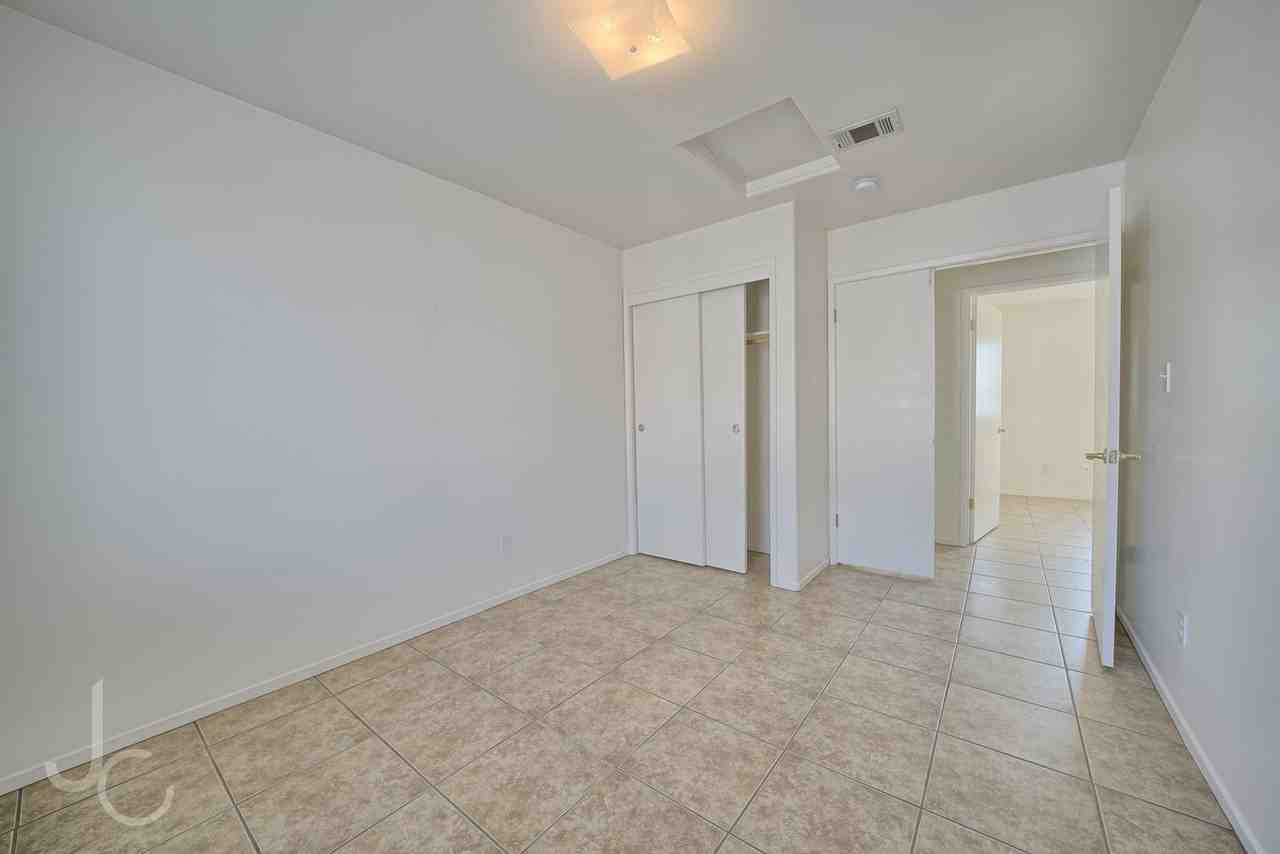1206 Reddick Ln - Photo 6 of 10