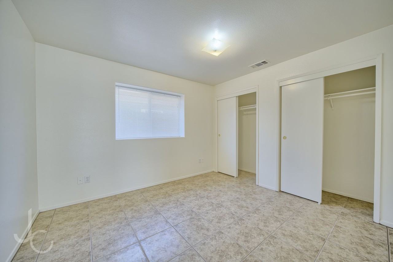 1206 Reddick Ln - Photo 7 of 10