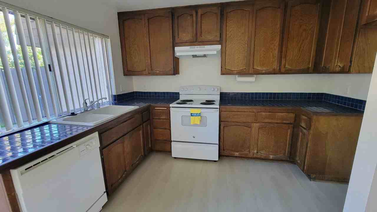 4475 Anne Sladon St - Photo 2 of 22