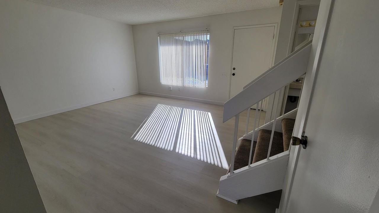 4475 Anne Sladon St - Photo 4 of 22