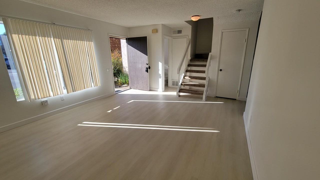 4475 Anne Sladon St - Photo 6 of 22