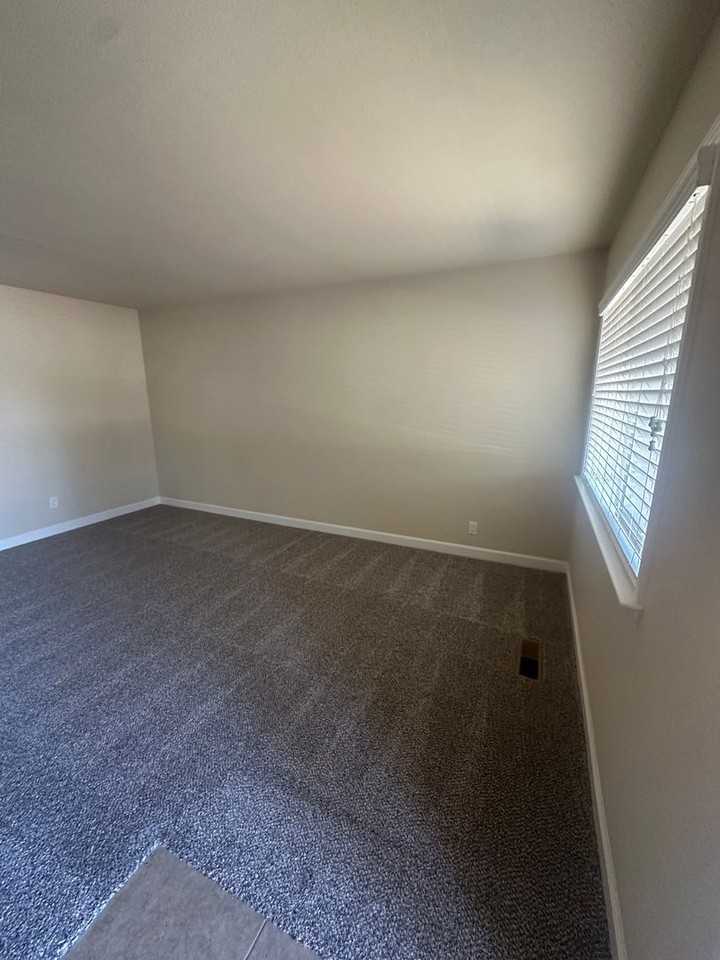 4309 Ross Ave - Photo 3 of 17