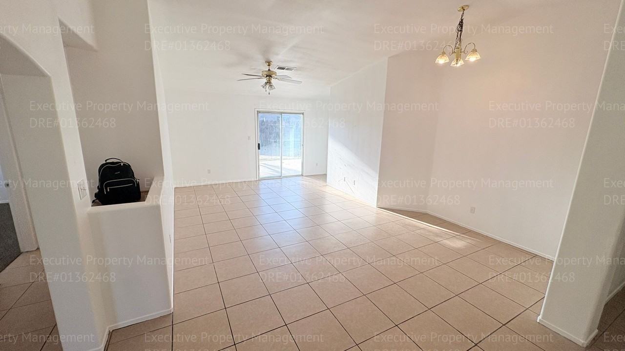 7400 Cross Glade St - Photo 3 of 41