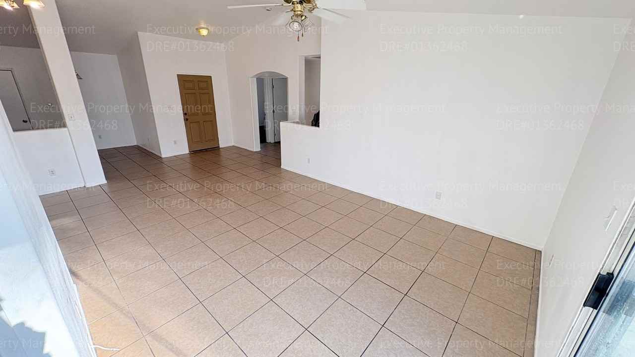 7400 Cross Glade St - Photo 5 of 41