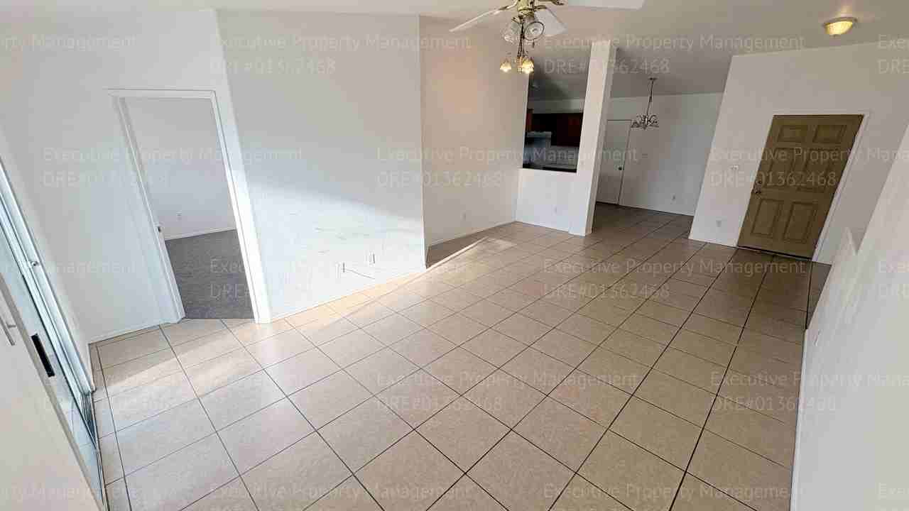 7400 Cross Glade St - Photo 6 of 41