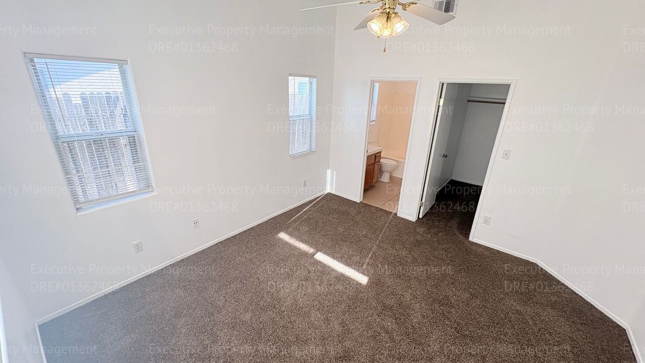 7400 Cross Glade St - Photo 7 of 41
