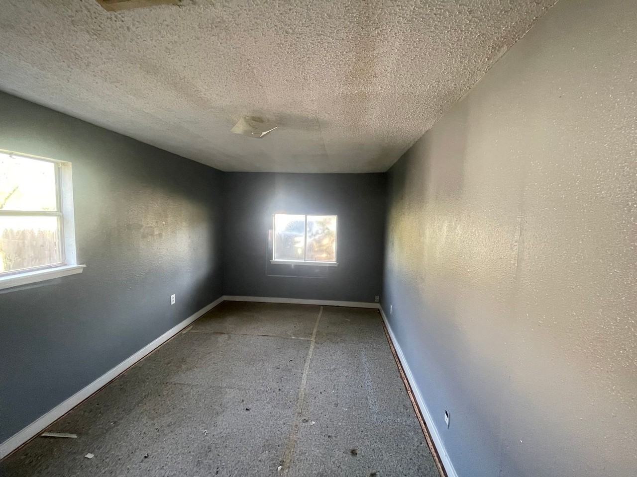 3141 S 11th St - Photo 3 of 8