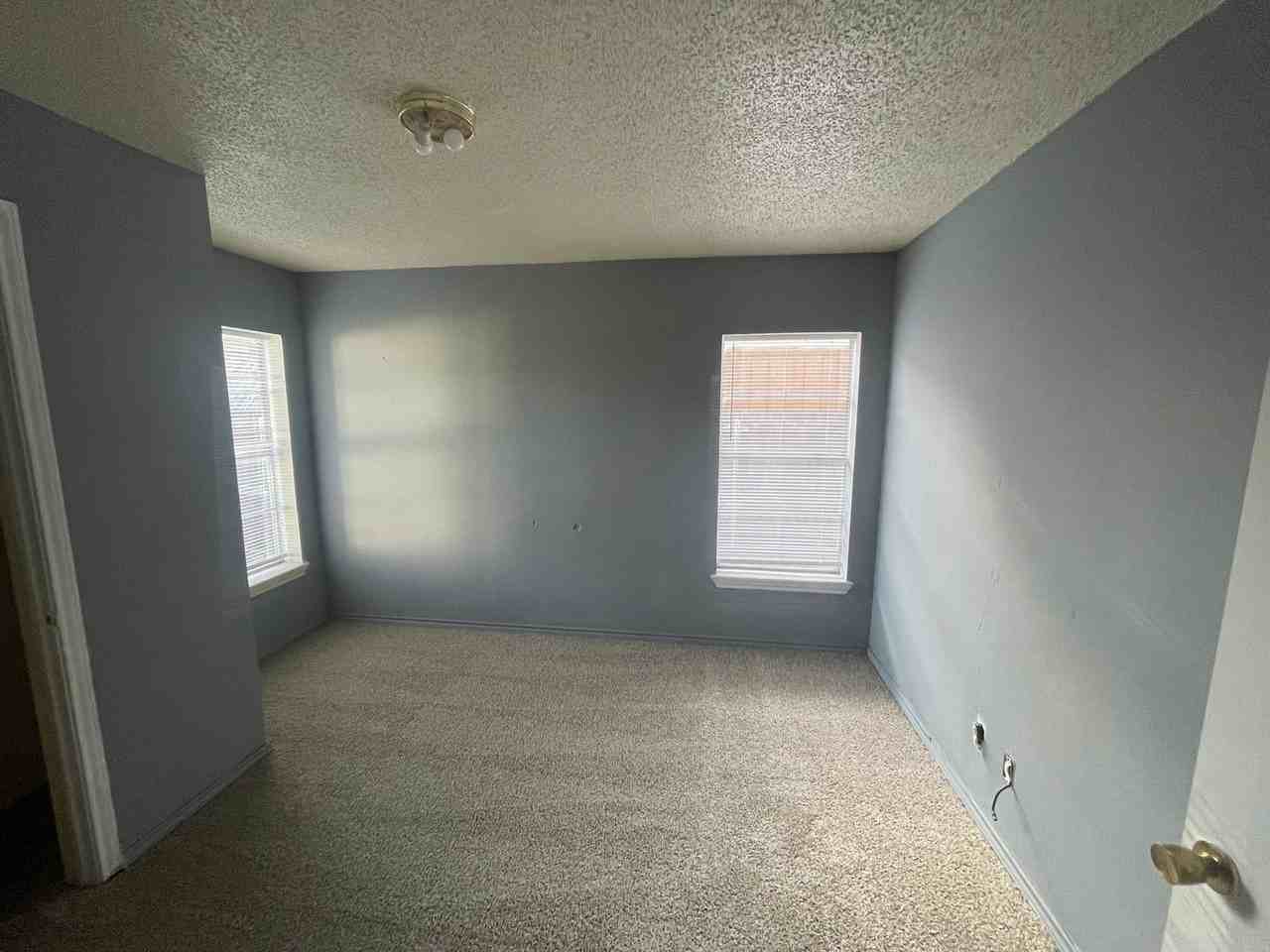 3226 S 4th St - Photo 3 of 6