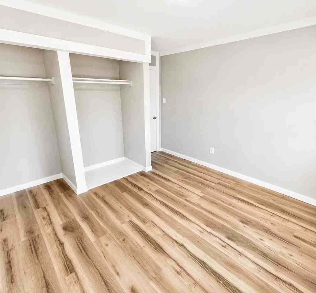 320 May Dr - Photo 5 of 7