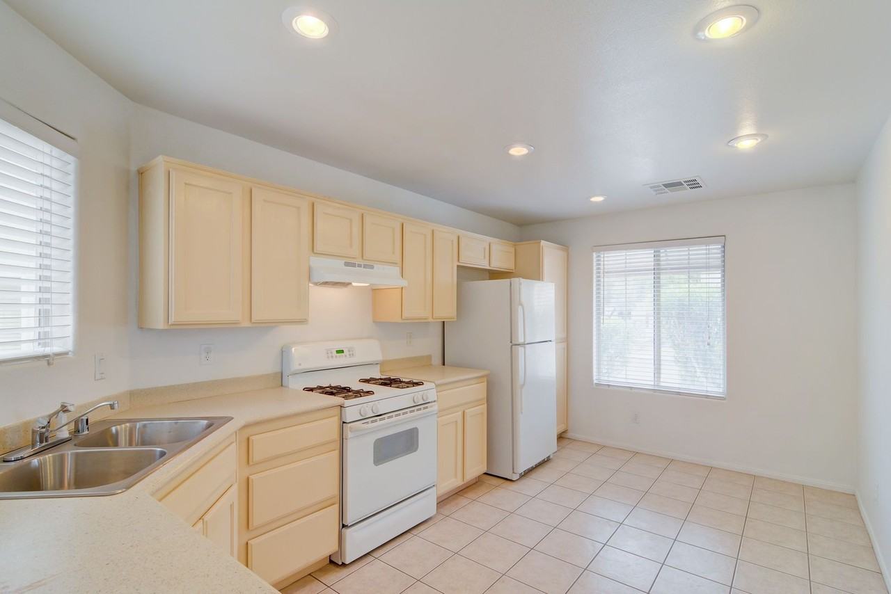 2753 Kona Crest Ave - Photo 5 of 15