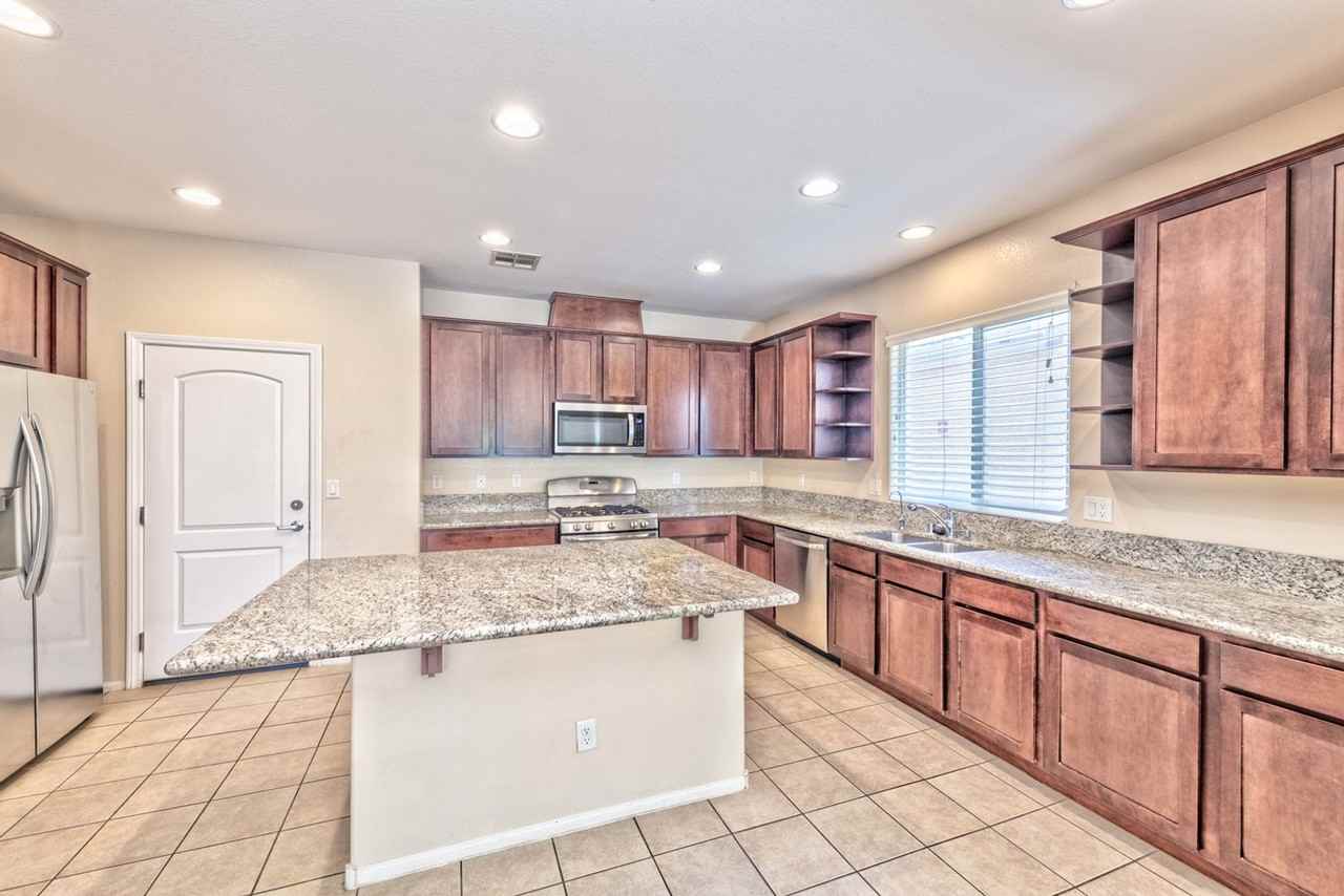 6729 Upper Mesa Ct - Photo 5 of 19