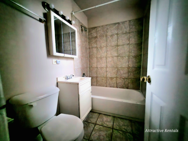 4850 W Adams St #G1 - Photo 3 of 7