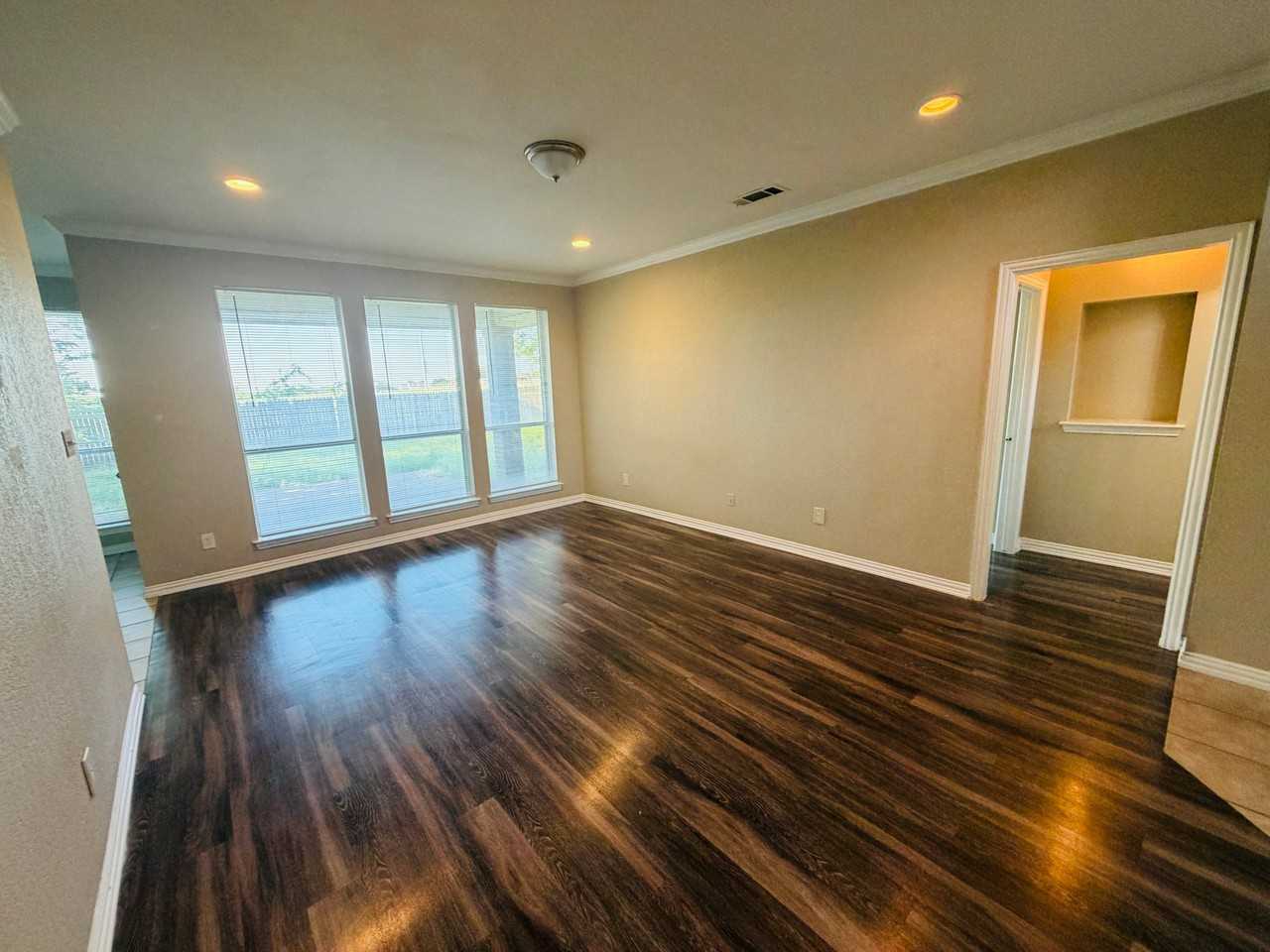 5904 Blackmon Ct - Photo 3 of 16