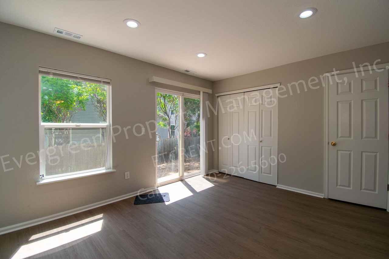 3326 Warren Farm Dr - Photo 4 of 39