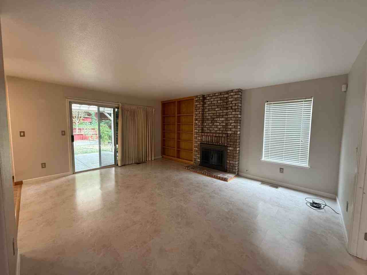 2853 Saint Andrews Rd - Photo 7 of 27