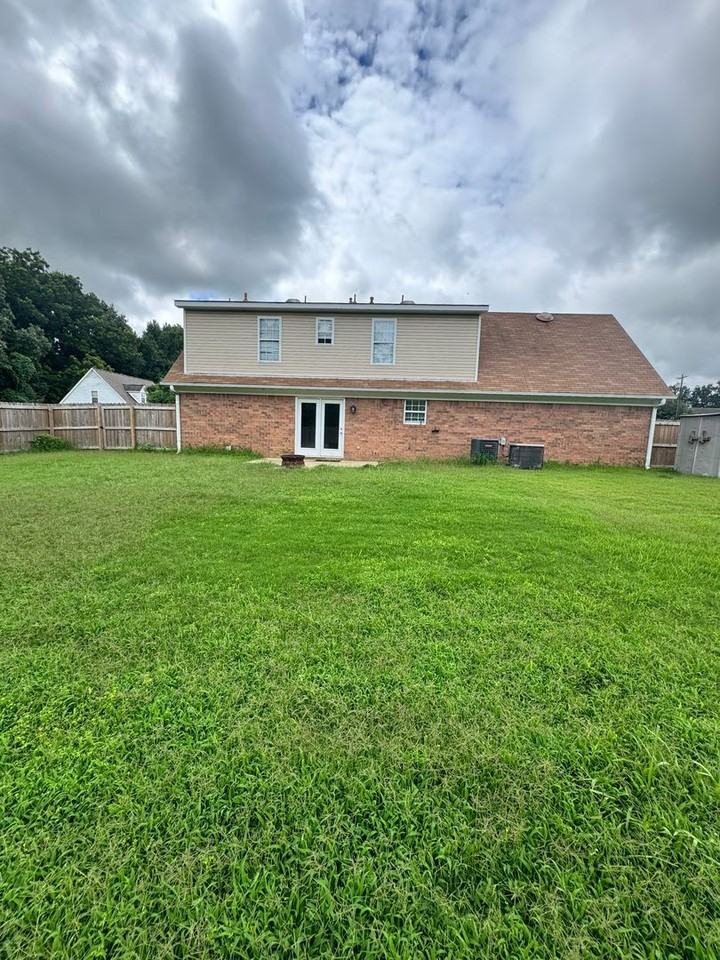 386 Wylie Dr - Photo 2 of 14