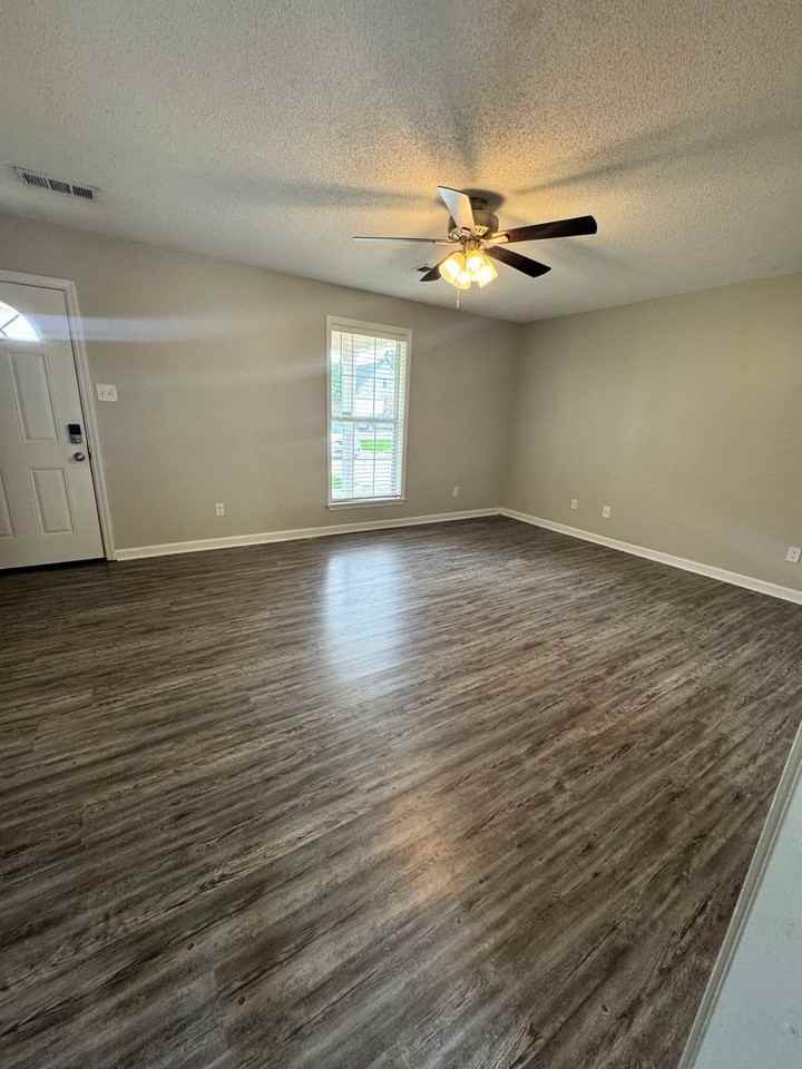 386 Wylie Dr - Photo 3 of 14
