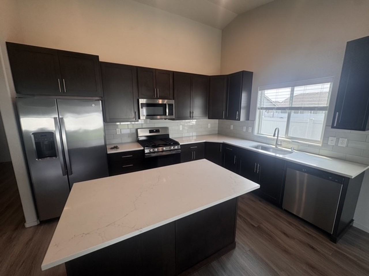 17611 E Maxwell Ave - Photo 2 of 19
