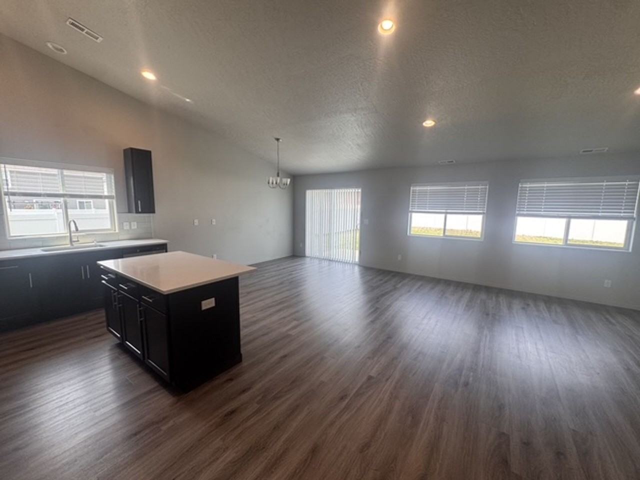 17611 E Maxwell Ave - Photo 4 of 19