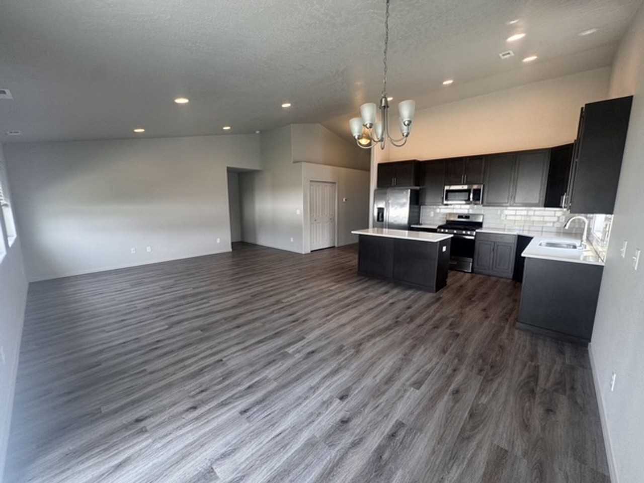 17611 E Maxwell Ave - Photo 5 of 19