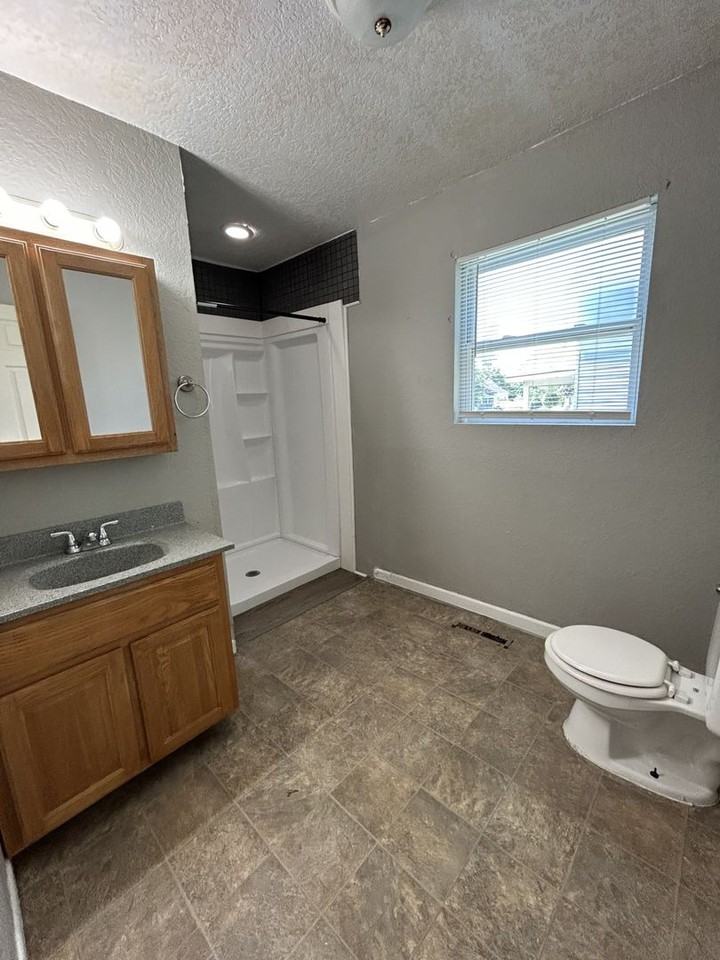 205 E Kansas St - Photo 6 of 9