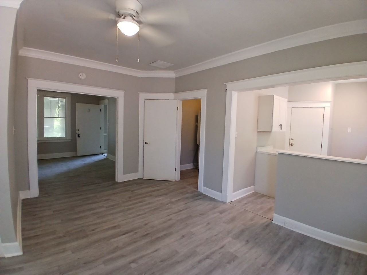 525 N Waldran Blvd #3 - Photo 4 of 7
