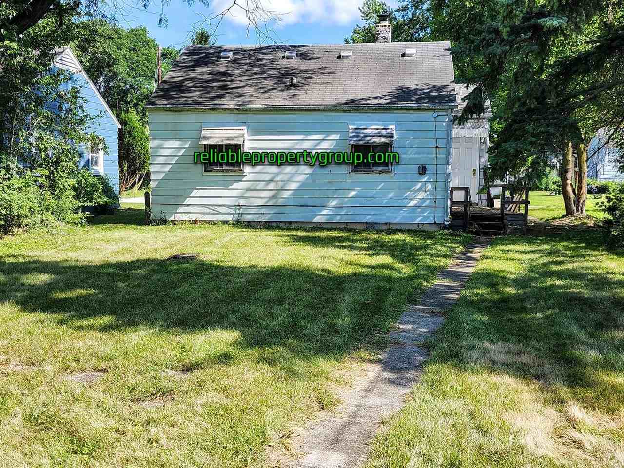 1018 Baxter St - Photo 2 of 9