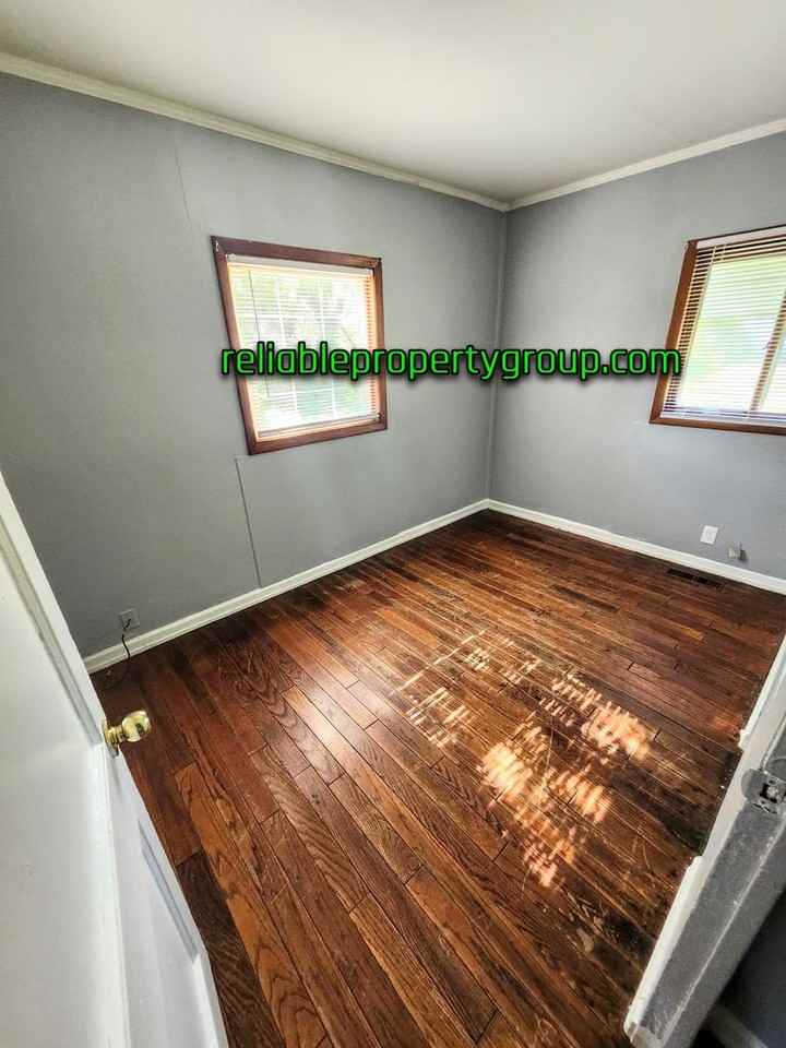 1018 Baxter St - Photo 5 of 9