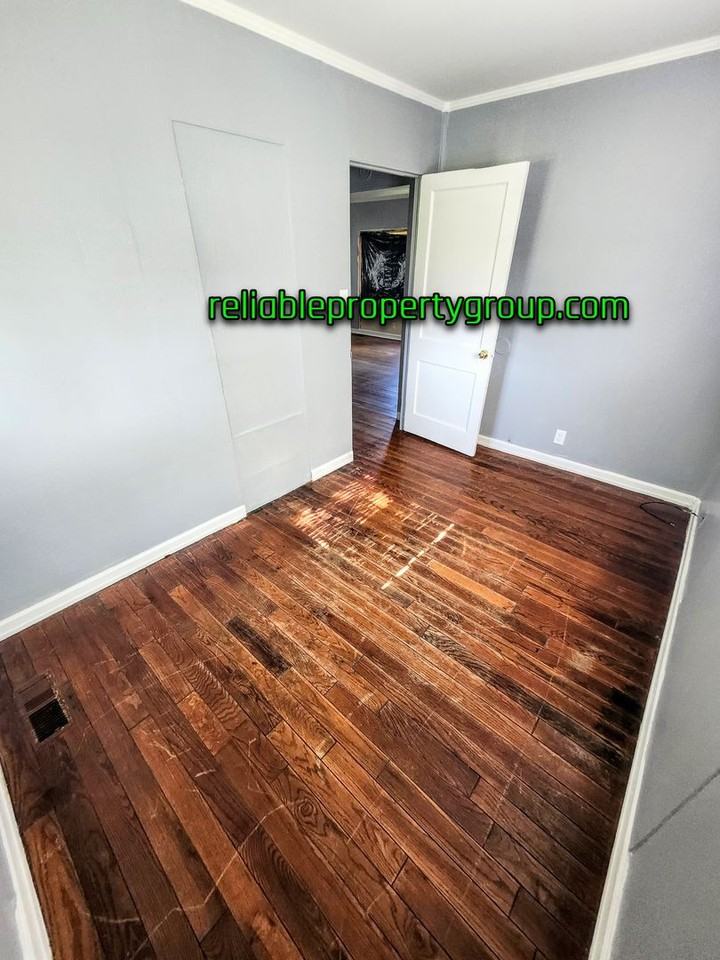 1018 Baxter St - Photo 6 of 9