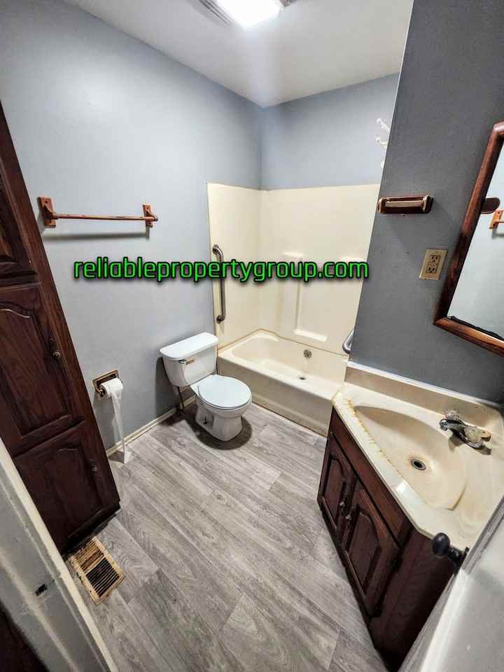 1018 Baxter St - Photo 7 of 9