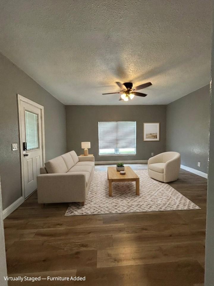 426 N Clements St - Photo 2 of 8