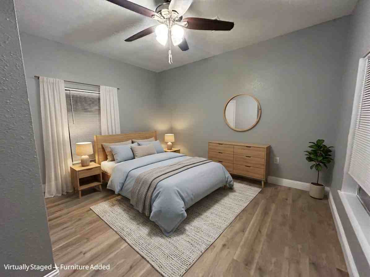 426 N Clements St - Photo 3 of 8