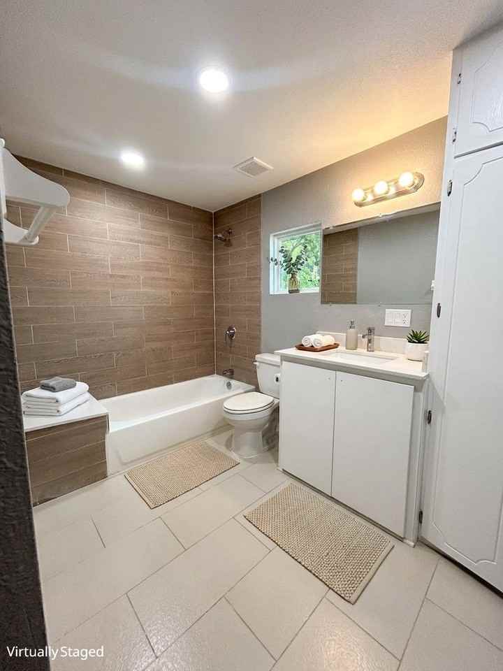 426 N Clements St - Photo 5 of 8