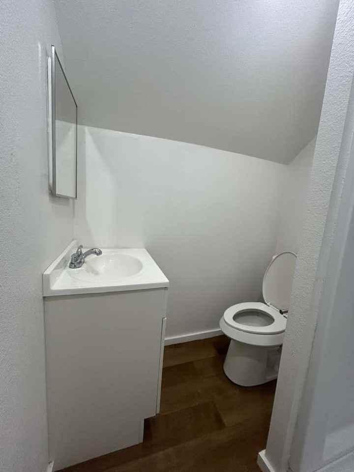 426 N Clements St - Photo 7 of 8