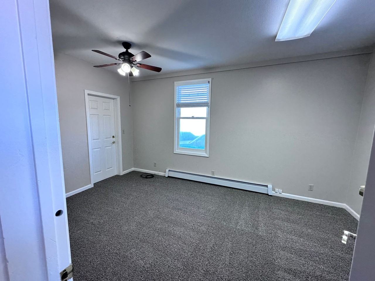 458 S C St - Photo 2 of 14
