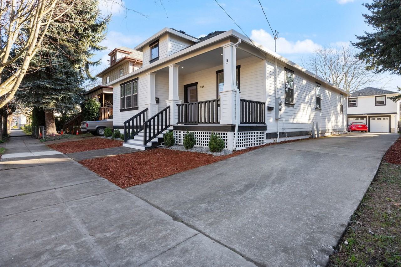 216 Ne Tillamook St #A - Photo 2 of 50