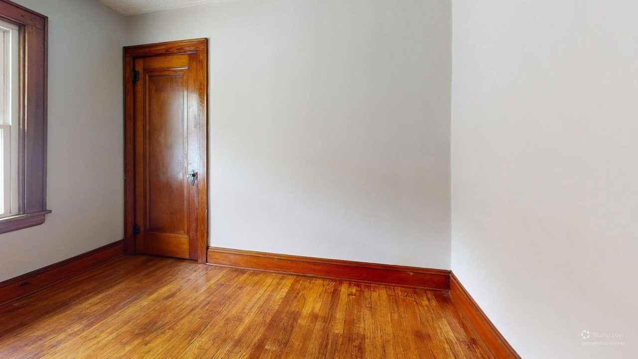 687 Merton Ave - Photo 4 of 12