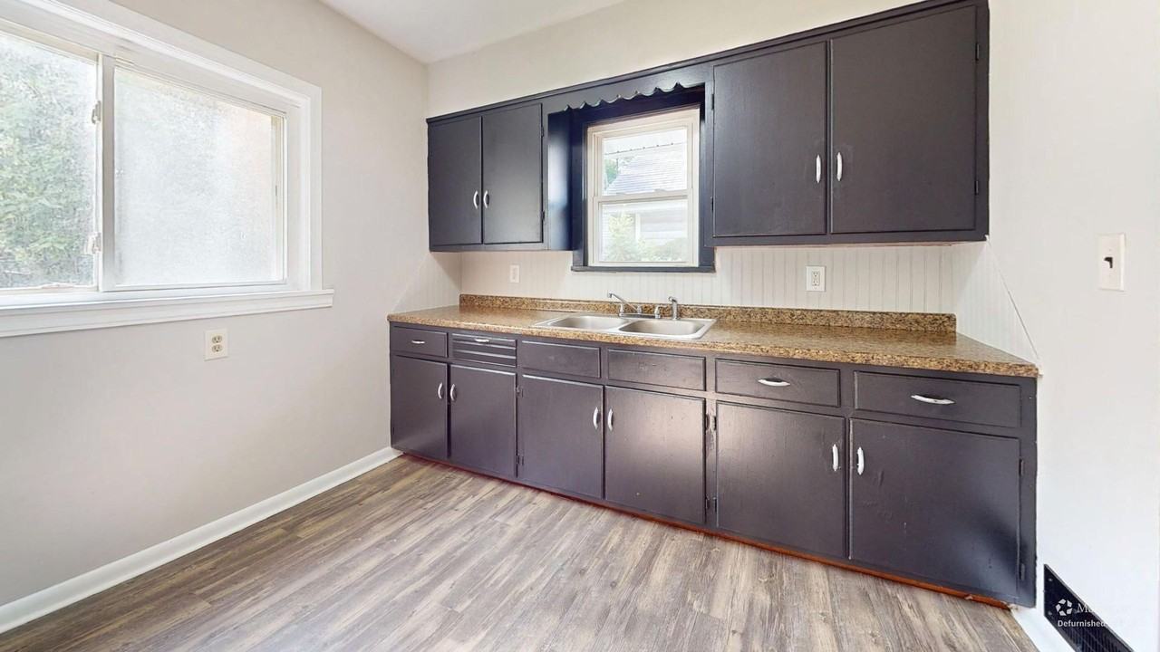 687 Merton Ave - Photo 5 of 12