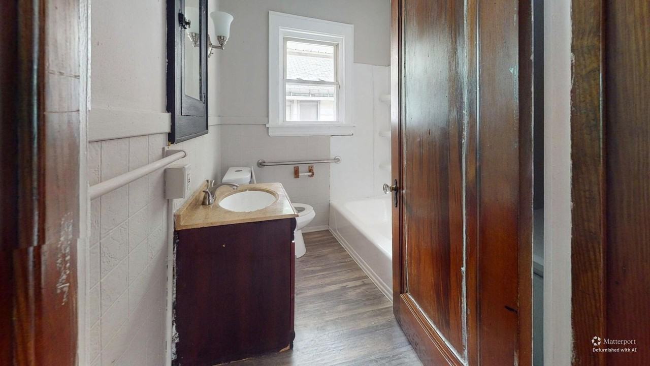 687 Merton Ave - Photo 6 of 12