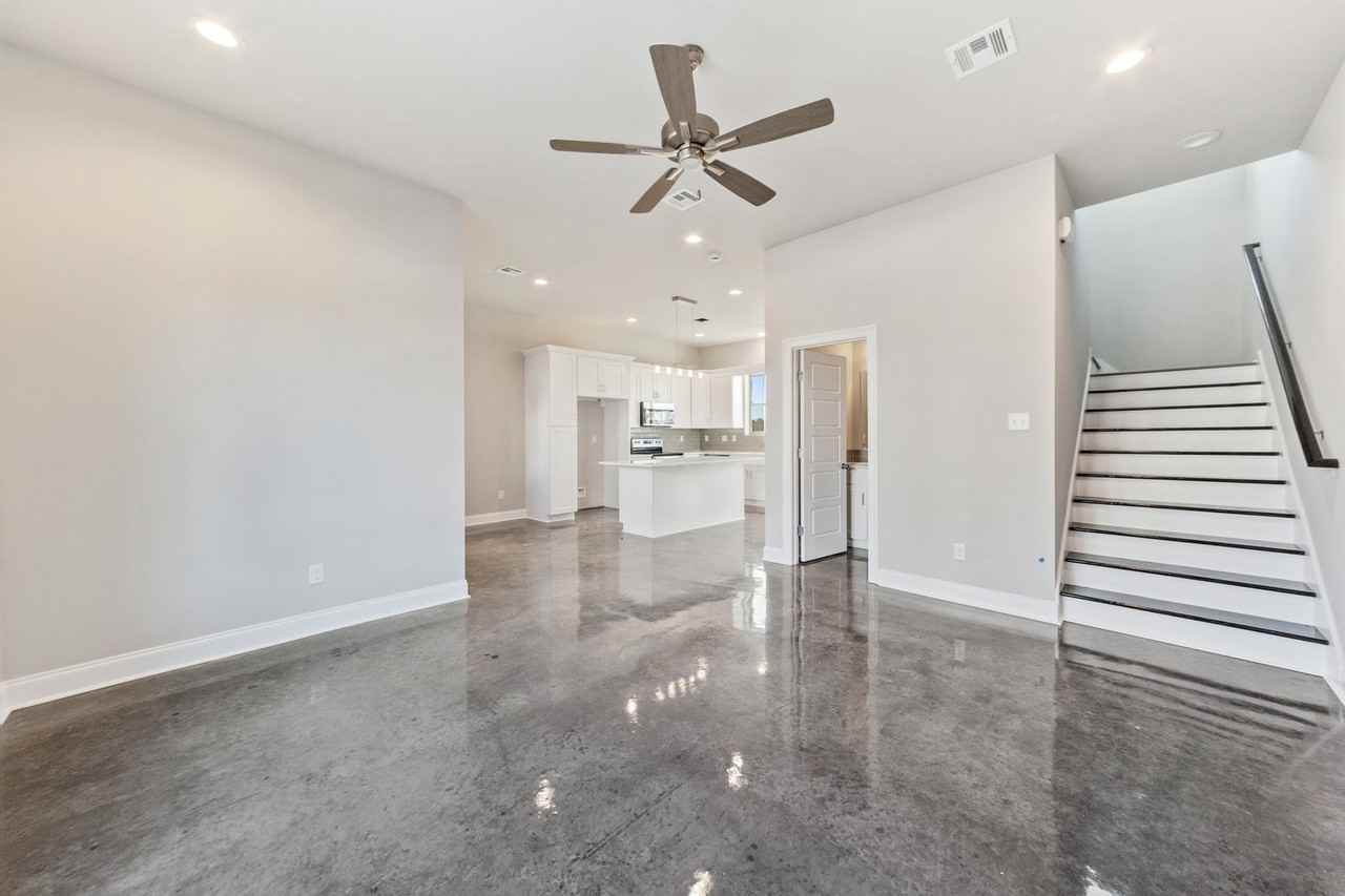 109 Firethorn Dr - Photo 5 of 17