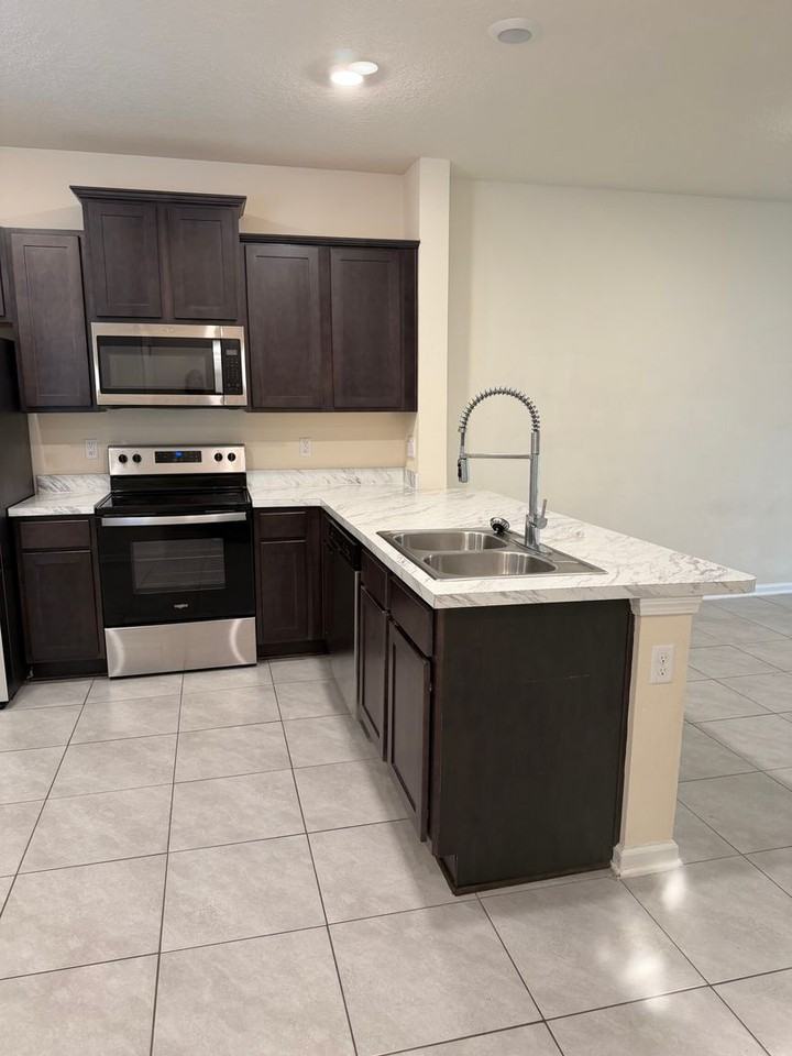 917 Observatory Pkwy - Photo 2 of 13